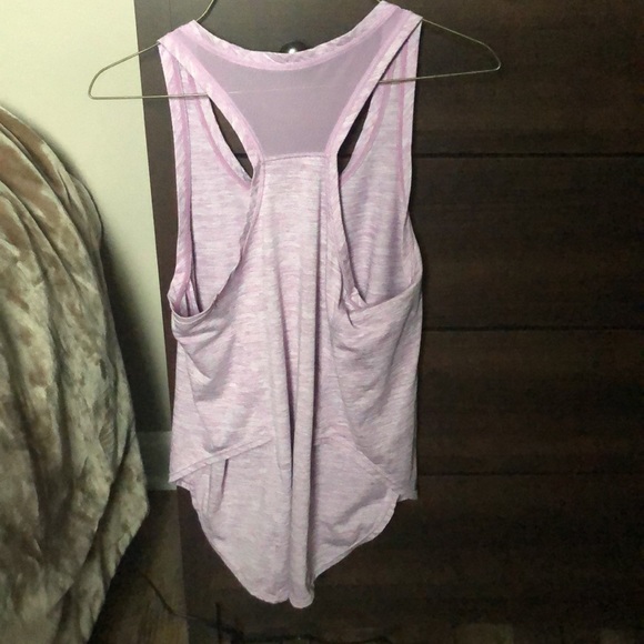 🪷 5/$10 🪷 Lavender active top. In great condition - Picture 2 of 3